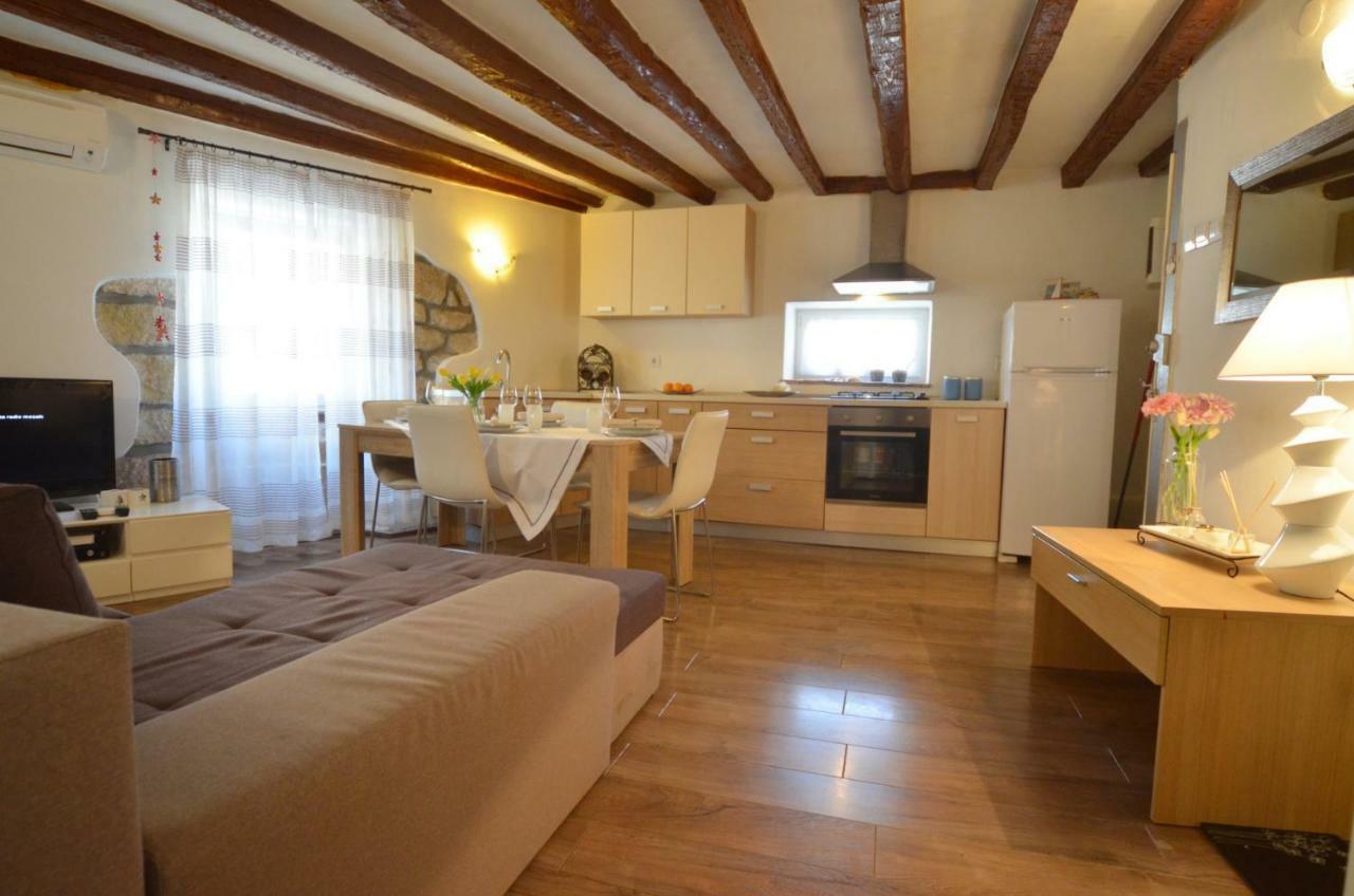 Apartment Eleni *